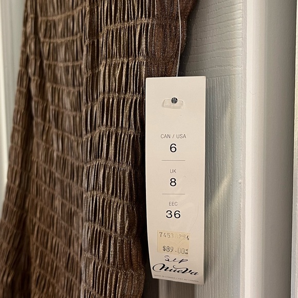 Gold shimmer smocked cami. Zipper up and wide straps, unworn with tags - Picture 2 of 4